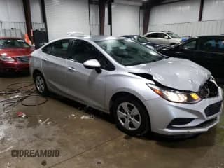 ✅ 2018 Chevrolet Cruze LS • VIN: 1G1BC5SM8J7219223 • Lot: 72304342. Wystawiony na Copart z przebiegiem 92 698 mil. Bezpłatny archiwum sprzedaży aukcyjnych z USA i szczegółowy raport historii pojazdu na DreamBid. Zdjęcie 4.