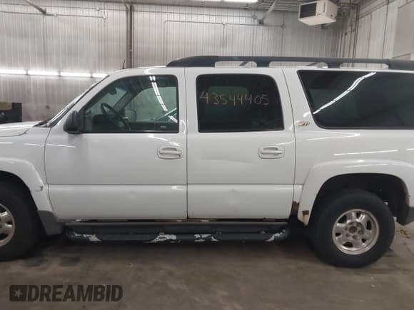 ✅ 2002 Chevrolet Suburban LS • VIN: 3GNFK16Z32G243212 • Lot: 43544405. Listed on IAAI with Not provided. Free auction sales archive from the USA and detailed vehicle history report at DreamBid. Image 15.