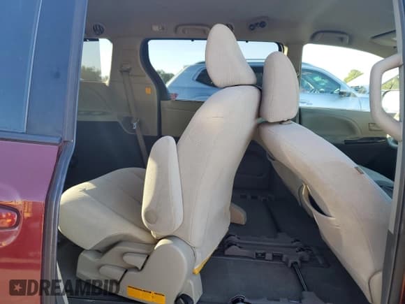 ✅ 2012 Toyota Sienna LE AAS • VIN: 5TDKK3DCXCS217873 • Lot: 84035195. Listed on Copart with 147,923 mi. Free auction sales archive from the USA and detailed vehicle history report at DreamBid. Image 11.