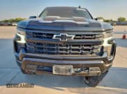 ✅ 2022 Chevrolet Silverado 1500 LT Trail Boss • VIN: 3GCUDFET4NG551059 • Lot: 80306995. Wystawiony na Copart z przebiegiem 67 456 mil. Bezpłatny archiwum sprzedaży aukcyjnych z USA i szczegółowy raport historii pojazdu na DreamBid. Zdjęcie 5.