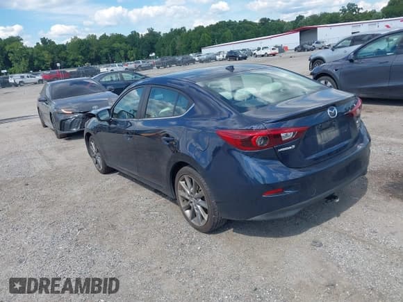 ✅ 2018 Mazda 3 Grand Touring • VIN: 3MZBN1W34JM249155 • Lot: 43068090. Wystawiony na IAAI z przebiegiem 140 244 mil. Bezpłatny archiwum sprzedaży aukcyjnych z USA i szczegółowy raport historii pojazdu na DreamBid. Zdjęcie 3.