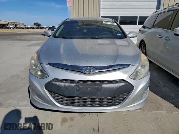 ✅ 2015 Hyundai Sonata • VIN: KMHEC4A46FA133852 • Лот: 92546125. Опубликован ранее на Copart с пробегом 107 538 миль. Бесплатный доступ к архиву аукционных продаж из США и подробный отчёт об истории автомобиля на DreamBid. Изображение 5.