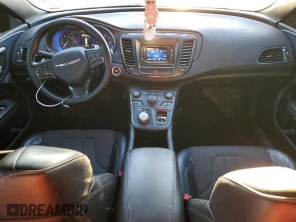 ✅ 2015 Chrysler 200 S • VIN: 1C3CCCBB0FN670460 • Lot: 84930005. Listed on Copart with 105,816 mi. Free auction sales archive from the USA and detailed vehicle history report at DreamBid. Image 8.