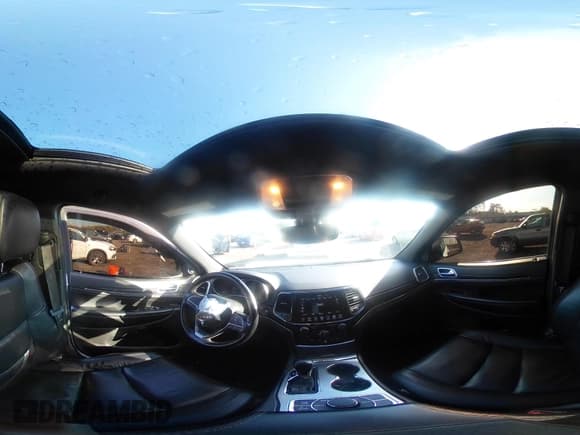 ✅ 2020 Jeep Grand Cherokee Limited • VIN: 1C4RJFBG9LC379388 • Лот: 43126373. Опубликован ранее на IAAI с пробегом 70 819 миль. Бесплатный доступ к архиву аукционных продаж из США и подробный отчёт об истории автомобиля на DreamBid. Изображение 18.