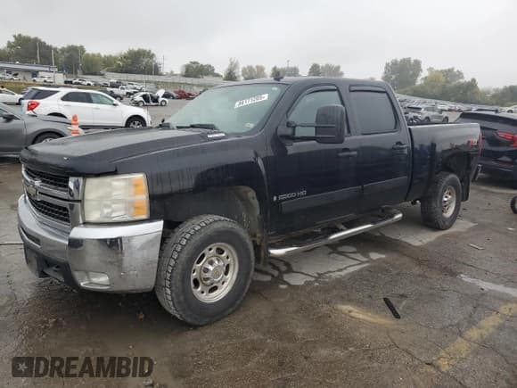✅ 2007 Chevrolet Silverado 2500HD 2LT • VIN: 1GCHK23647F512389 • Lot: 86171205. Wystawiony na Copart z przebiegiem 139 557 mil. Bezpłatny archiwum sprzedaży aukcyjnych z USA i szczegółowy raport historii pojazdu na DreamBid. Zdjęcie 1.