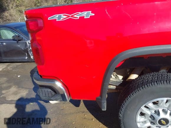 ✅ 2024 Chevrolet Silverado 2500HD • VIN: 1GC0YLE79RF155477 • Lot: 41679710. Listed on IAAI with 33,043 mi. Free auction sales archive from the USA and detailed vehicle history report at DreamBid. Image 18.