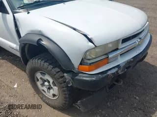 ✅ 2003 Chevrolet Blazer LS • VIN: 1GNCT18X83K143404 • Lot: 42572749. Wystawiony na IAAI z przebiegiem 182 362 mil. Bezpłatny archiwum sprzedaży aukcyjnych z USA i szczegółowy raport historii pojazdu na DreamBid. Zdjęcie 6.