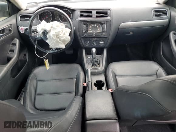 ✅ 2015 Volkswagen Jetta SE • VIN: 3VWD07AJ4FM342331 • Лот: 52896515. Опубликован ранее на Copart с пробегом 117 545 миль. Бесплатный доступ к архиву аукционных продаж из США и подробный отчёт об истории автомобиля на DreamBid. Изображение 8.