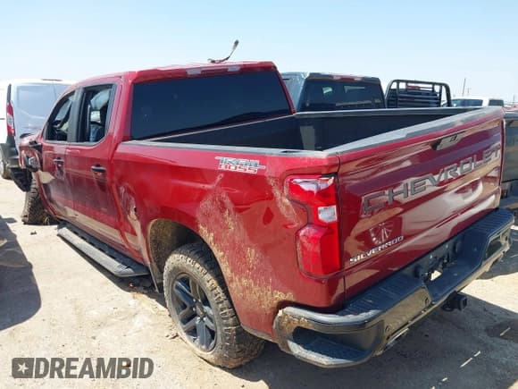 ✅ 2022 Chevrolet Silverado 1500 LT Trail Boss • VIN: 1GCPYFED4NZ235736 • Lot: 42743024. Wystawiony na IAAI z przebiegiem Nie podano. Bezpłatny archiwum sprzedaży aukcyjnych z USA i szczegółowy raport historii pojazdu na DreamBid. Zdjęcie 3.