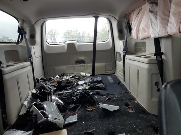 ✅ 2014 Dodge Grand Caravan SE • VIN: 2C4RDGBG7ER276574 • Lot: 81857485. Wystawiony na Copart z przebiegiem 105 903 mil. Bezpłatny archiwum sprzedaży aukcyjnych z USA i szczegółowy raport historii pojazdu na DreamBid. Zdjęcie 10.