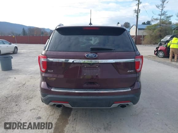 ✅ 2018 Ford Explorer XLT • VIN: 1FM5K8D80JGA18307 • Lot: 43697255. Wystawiony na IAAI z przebiegiem 71 816 mil. Bezpłatny archiwum sprzedaży aukcyjnych z USA i szczegółowy raport historii pojazdu na DreamBid. Zdjęcie 16.