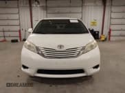 ✅ 2015 Toyota Sienna LE • VIN: 5TDKK3DC5FS579680 • Lot: 43607078. Wystawiony na IAAI z przebiegiem 175 911 mil. Bezpłatny archiwum sprzedaży aukcyjnych z USA i szczegółowy raport historii pojazdu na DreamBid. Zdjęcie 13.