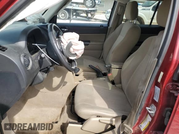 ✅ 2015 Jeep Patriot Latitude • VIN: 1C4NJRFB8FD207205 • Lot: 51487645. Listed on Copart with 181,649 mi. Free auction sales archive from the USA and detailed vehicle history report at DreamBid. Image 7.