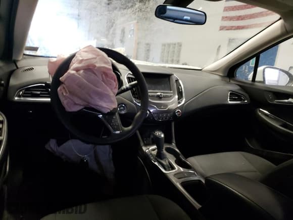 ✅ 2018 Chevrolet Cruze LT • VIN: 1G1BE5SMXJ7236096 • Lot: 69760892. Wystawiony na Copart z przebiegiem Nie podano. Bezpłatny archiwum sprzedaży aukcyjnych z USA i szczegółowy raport historii pojazdu na DreamBid. Zdjęcie 8.