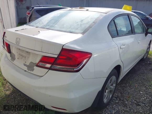 ✅ 2015 Honda Civic LX • VIN: 2HGFB2F55FH504472 • Lot: 41947118. Listed on IAAI with 101,040 mi. Free auction sales archive from the USA and detailed vehicle history report at DreamBid. Image 4.