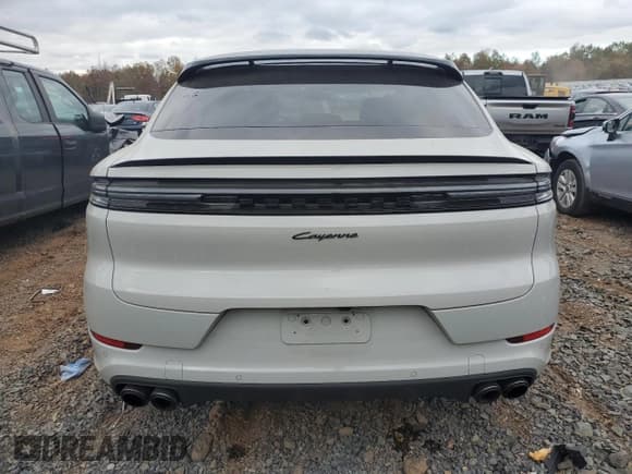 ✅ 2024 Porsche Cayenne • VIN: WP1BA2AY3RDA52913 • Lot: 89890735. Wystawiony na Copart z przebiegiem 8 553 mil. Bezpłatny archiwum sprzedaży aukcyjnych z USA i szczegółowy raport historii pojazdu na DreamBid. Zdjęcie 6.