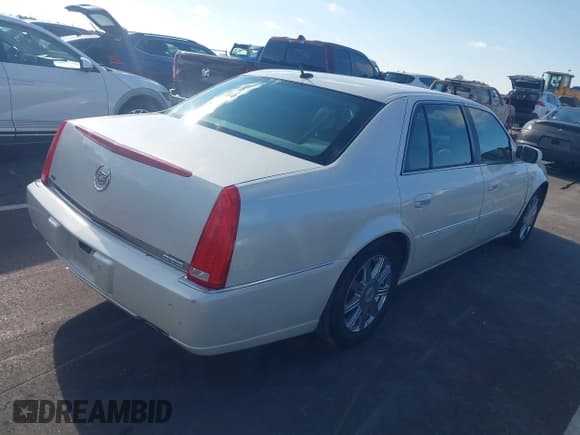 ✅ 2008 Cadillac DTS 1SC • VIN: 1G6KD57Y38U186338 • Lot: 43845089. Wystawiony na IAAI z przebiegiem 143 813 mil. Bezpłatny archiwum sprzedaży aukcyjnych z USA i szczegółowy raport historii pojazdu na DreamBid. Zdjęcie 4.