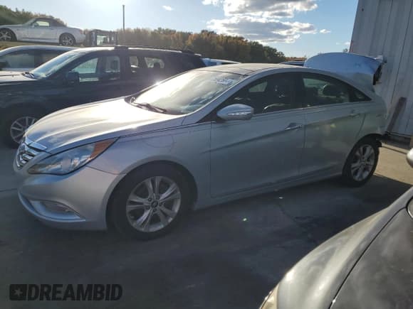 ✅ 2012 Hyundai Sonata SE • VIN: 5NPEC4ACXCH419882 • Lot: 75942604. Listed on Copart with 131,632 mi. Free auction sales archive from the USA and detailed vehicle history report at DreamBid. Image 1.