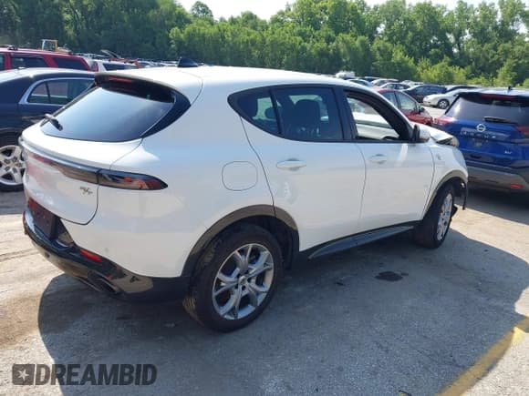 ✅ 2024 Dodge Hornet R/T • VIN: ZACPDFCW2R3A28421 • Lot: 42465763. Listed on IAAI with 34,761 mi. Free auction sales archive from the USA and detailed vehicle history report at DreamBid. Image 4.