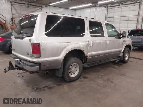 ✅ 2002 Ford Excursion XLT • VIN: 1FMNU41SX2EB16776 • Lot: 42126900. Listed on IAAI with 254,968 mi. Free auction sales archive from the USA and detailed vehicle history report at DreamBid. Image 4.