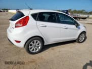 ✅ 2013 Ford Fiesta SE • VIN: 3FADP4EJXDM118880 • Lot: 82126065. Wystawiony na Copart z przebiegiem 147 015 mil. Bezpłatny archiwum sprzedaży aukcyjnych z USA i szczegółowy raport historii pojazdu na DreamBid. Zdjęcie 3.
