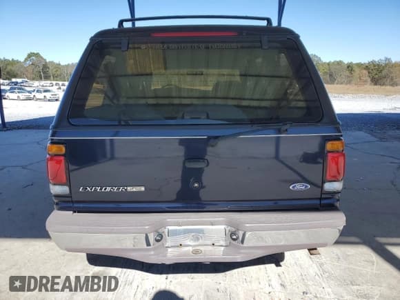 ✅ 1995 Ford Explorer Eddie Bauer • VIN: 1FMDU32X2SUB97231 • Lot: 92242785. Listed on Copart with 217,781 mi. Free auction sales archive from the USA and detailed vehicle history report at DreamBid. Image 6.