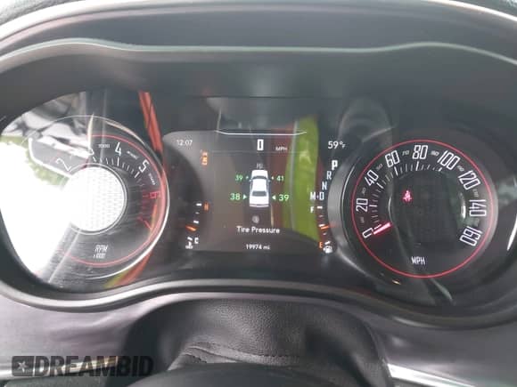 2018 Dodge Challenger R/T z VIN 2C3CDZBT4JH276955, wystawiony jako IAAI lot #42149110 z przebiegiem 80 000 mil mil oraz . Historia ofert i sprzedaży dostępna na DreamBid. Obrazek 7.