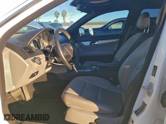 ✅ 2008 Mercedes-Benz C 300 Sport • VIN: WDDGF54X28R023083 • Lot: 93352005. Listed on Copart with 51,986 mi. Free auction sales archive from the USA and detailed vehicle history report at DreamBid. Image 7.