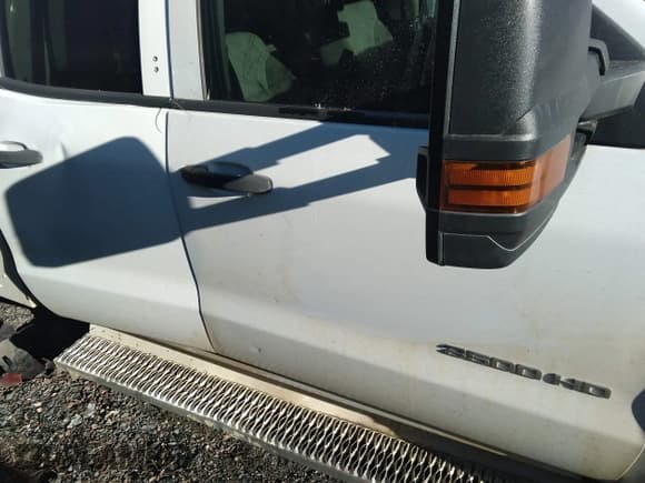 ✅ 2018 Chevrolet Silverado 3500HD • VIN: 1GB2KYEG6JZ217027 • Lot: 38040731. Wystawiony na IAAI z przebiegiem Nie podano. Bezpłatny archiwum sprzedaży aukcyjnych z USA i szczegółowy raport historii pojazdu na DreamBid. Zdjęcie 14.