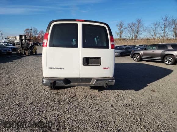✅ 2021 GMC Savana Cargo • VIN: 1GTW7AFP3M1270954 • Lot: 81899314. Wystawiony na Copart z przebiegiem 29 640 mil. Bezpłatny archiwum sprzedaży aukcyjnych z USA i szczegółowy raport historii pojazdu na DreamBid. Zdjęcie 6.