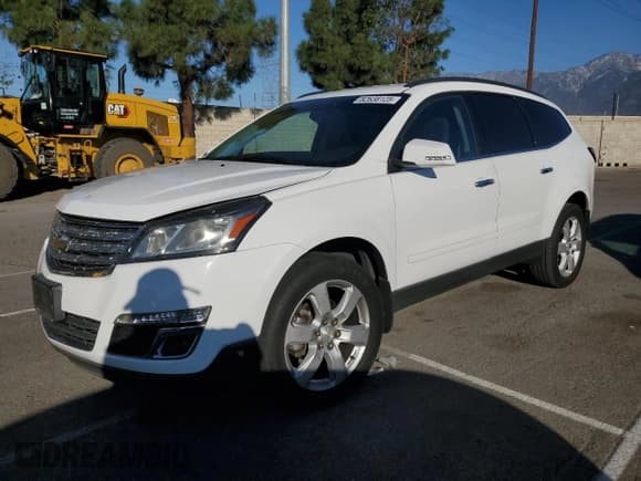 ✅ 2017 Chevrolet Traverse LT • VIN: 1GNKRGKD7HJ267088 • Lot: 82638125. Wystawiony na Copart z przebiegiem 83 811 mil. Bezpłatny archiwum sprzedaży aukcyjnych z USA i szczegółowy raport historii pojazdu na DreamBid. Zdjęcie 1.