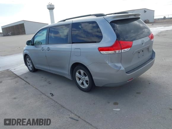 ✅ 2014 Toyota Sienna LE • VIN: 5TDKK3DC0ES509583 • Lot: 43424567. Listed on IAAI with 217,639 mi. Free auction sales archive from the USA and detailed vehicle history report at DreamBid. Image 3.