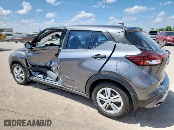 ✅ 2022 Nissan Kicks S • VIN: 3N1CP5BV8NL478145 • Lot: 61074325. Wystawiony na Copart z przebiegiem 52 697 mil. Bezpłatny archiwum sprzedaży aukcyjnych z USA i szczegółowy raport historii pojazdu na DreamBid. Zdjęcie 2.