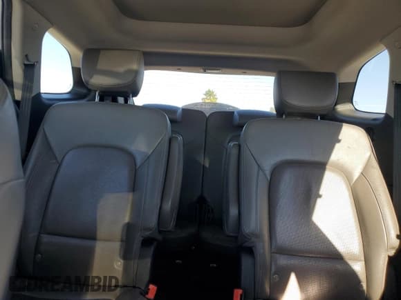 ✅ 2018 Hyundai Santa Fe SE Ultimate • VIN: KM8SR4HFXJU279199 • Лот: 91659675. Опубликован ранее на Copart с пробегом 147 285 миль. Бесплатный доступ к архиву аукционных продаж из США и подробный отчёт об истории автомобиля на DreamBid. Изображение 10.