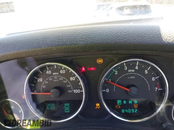 ✅ 2013 Jeep Wrangler Unlimited Sport • VIN: 1C4BJWDGXDL520081 • Lot: 41651841. Wystawiony na IAAI z przebiegiem 84 092 mil. Bezpłatny archiwum sprzedaży aukcyjnych z USA i szczegółowy raport historii pojazdu na DreamBid. Zdjęcie 7.