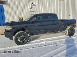 ✅ 2022 Ram 3500 Laramie • VIN: 3C63RRML1NG211777 • Lot: 94038035. Wystawiony na Copart z przebiegiem 74 067 mil. Bezpłatny archiwum sprzedaży aukcyjnych z USA i szczegółowy raport historii pojazdu na DreamBid. Zdjęcie 1.