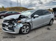 ✅ 2018 Chevrolet Cruze LS • VIN: 1G1BC5SM1J7151072 • Lot: 82407215. Wystawiony na Copart z przebiegiem 64 226 mil. Bezpłatny archiwum sprzedaży aukcyjnych z USA i szczegółowy raport historii pojazdu na DreamBid. Zdjęcie 1.