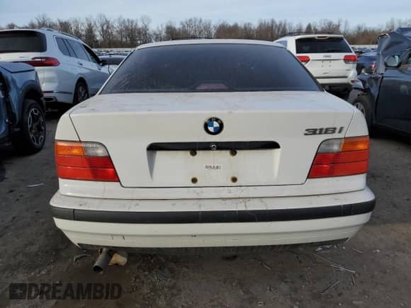 1996 BMW 3 Series z VIN 4USCD7322TLC50315, wystawiony jako Copart lot #87952885 z przebiegiem 318 396 mil mil oraz Szkoda całkowita • Salvage title. Historia ofert i sprzedaży dostępna na DreamBid. Obrazek 6.