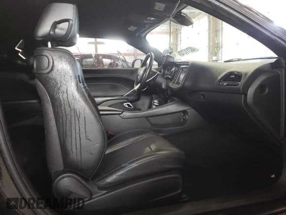 ✅ 2015 Dodge Challenger SXT Plus • VIN: 2C3CDZBG1FH707357 • Lot: 48311712. Wystawiony na Copart z przebiegiem 81 059 mil. Bezpłatny archiwum sprzedaży aukcyjnych z USA i szczegółowy raport historii pojazdu na DreamBid. Zdjęcie 5.