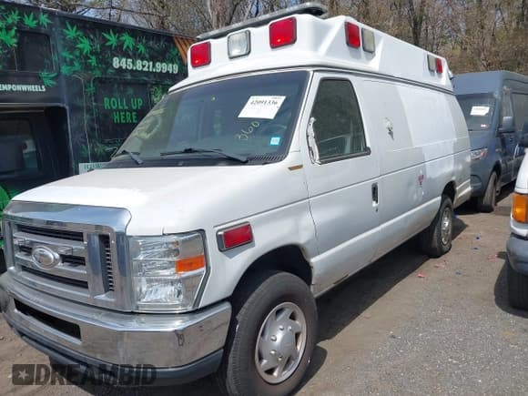 ✅ 2014 Ford Econoline Cargo Commercial • VIN: 1FDSS3ELXEDA77560 • Lot: 42091336. Wystawiony na IAAI z przebiegiem 212 974 mil. Bezpłatny archiwum sprzedaży aukcyjnych z USA i szczegółowy raport historii pojazdu na DreamBid. Zdjęcie 2.