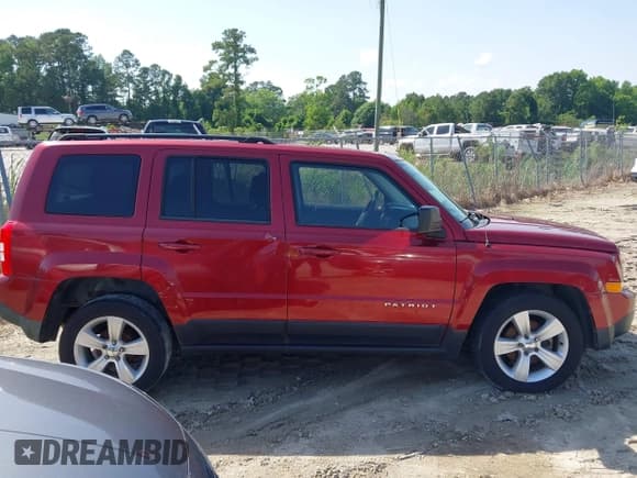 ✅ 2016 Jeep Patriot Latitude • VIN: 1C4NJPFB2GD503214 • Lot: 42279900. Listed on IAAI with 130,002 mi. Free auction sales archive from the USA and detailed vehicle history report at DreamBid. Image 13.
