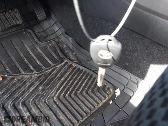 ✅ 2008 Toyota RAV4 Sport • VIN: JTMBD32V886060561 • Lot: 43325959. Wystawiony na IAAI z przebiegiem 161 529 mil. Bezpłatny archiwum sprzedaży aukcyjnych z USA i szczegółowy raport historii pojazdu na DreamBid. Zdjęcie 11.