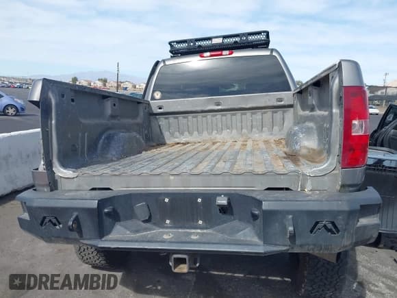 ✅ 2008 Chevrolet Silverado 2500HD LTZ • VIN: 1GCHK236X8F107042 • Лот: 41676842. Опубликован ранее на IAAI с пробегом 329 026 миль. Бесплатный доступ к архиву аукционных продаж из США и подробный отчёт об истории автомобиля на DreamBid. Изображение 17.