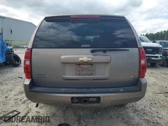 ✅ 2007 Chevrolet Suburban LT • VIN: 1GNFC16057J186709 • Lot: 69533794. Wystawiony na Copart z przebiegiem Nie podano. Bezpłatny archiwum sprzedaży aukcyjnych z USA i szczegółowy raport historii pojazdu na DreamBid. Zdjęcie 6.