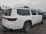 ✅ 2023 Jeep Wagoneer • VIN: 1C4SJSAP4PS560552 • Lot: 47590425. Wystawiony na Copart z przebiegiem 6 382 mil. Bezpłatny archiwum sprzedaży aukcyjnych z USA i szczegółowy raport historii pojazdu na DreamBid. Zdjęcie 3.