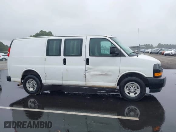 ✅ 2021 Chevrolet Express Cargo • VIN: 1GCWGAFP2M1183448 • Lot: 43152697. Wystawiony na IAAI z przebiegiem 111 878 mil. Bezpłatny archiwum sprzedaży aukcyjnych z USA i szczegółowy raport historii pojazdu na DreamBid. Zdjęcie 13.