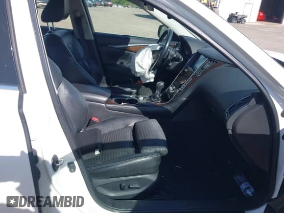 ✅ 2014 Infiniti Q50 Hybrid Sport • VIN: JN1AV7AR4EM700215 • Lot: 42156788. Wystawiony na IAAI z przebiegiem 137 501 mil. Bezpłatny archiwum sprzedaży aukcyjnych z USA i szczegółowy raport historii pojazdu na DreamBid. Zdjęcie 5.