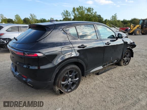 ✅ 2024 Dodge Hornet R/T • VIN: ZACPDFCW7R3A32027 • Lot: 81267055. Listed on Copart with 32,617 mi. Free auction sales archive from the USA and detailed vehicle history report at DreamBid. Image 3.