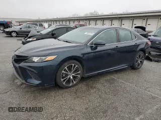 ✅ 2019 Toyota Camry SE • VIN: 4T1B11HK8KU283577 • Лот: 93075755. Опубликован ранее на Copart с пробегом 44 907 миль. Бесплатный доступ к архиву аукционных продаж из США и подробный отчёт об истории автомобиля на DreamBid. Изображение 1.