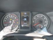 ✅ 2021 Toyota Tacoma SR • VIN: 3TYRX5GN6MT031312 • Lot: 43123532. Wystawiony na IAAI z przebiegiem 145 131 mil. Bezpłatny archiwum sprzedaży aukcyjnych z USA i szczegółowy raport historii pojazdu na DreamBid. Zdjęcie 7.